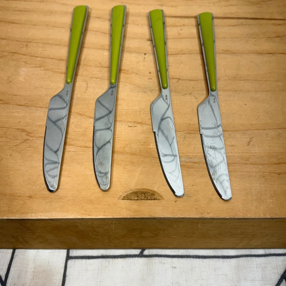 Fiesta Lemongrass Green Steak Knives Set of 4 Stainless‎ Steel Serrated W-16 9
